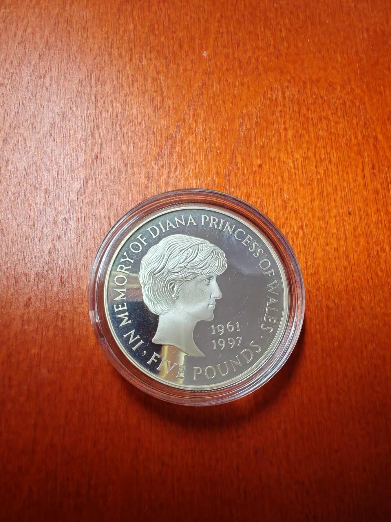 长老汇龙年精选第二十一场拍卖 1999英国戴安娜5英镑精制银币，盒证全，超受欢迎的