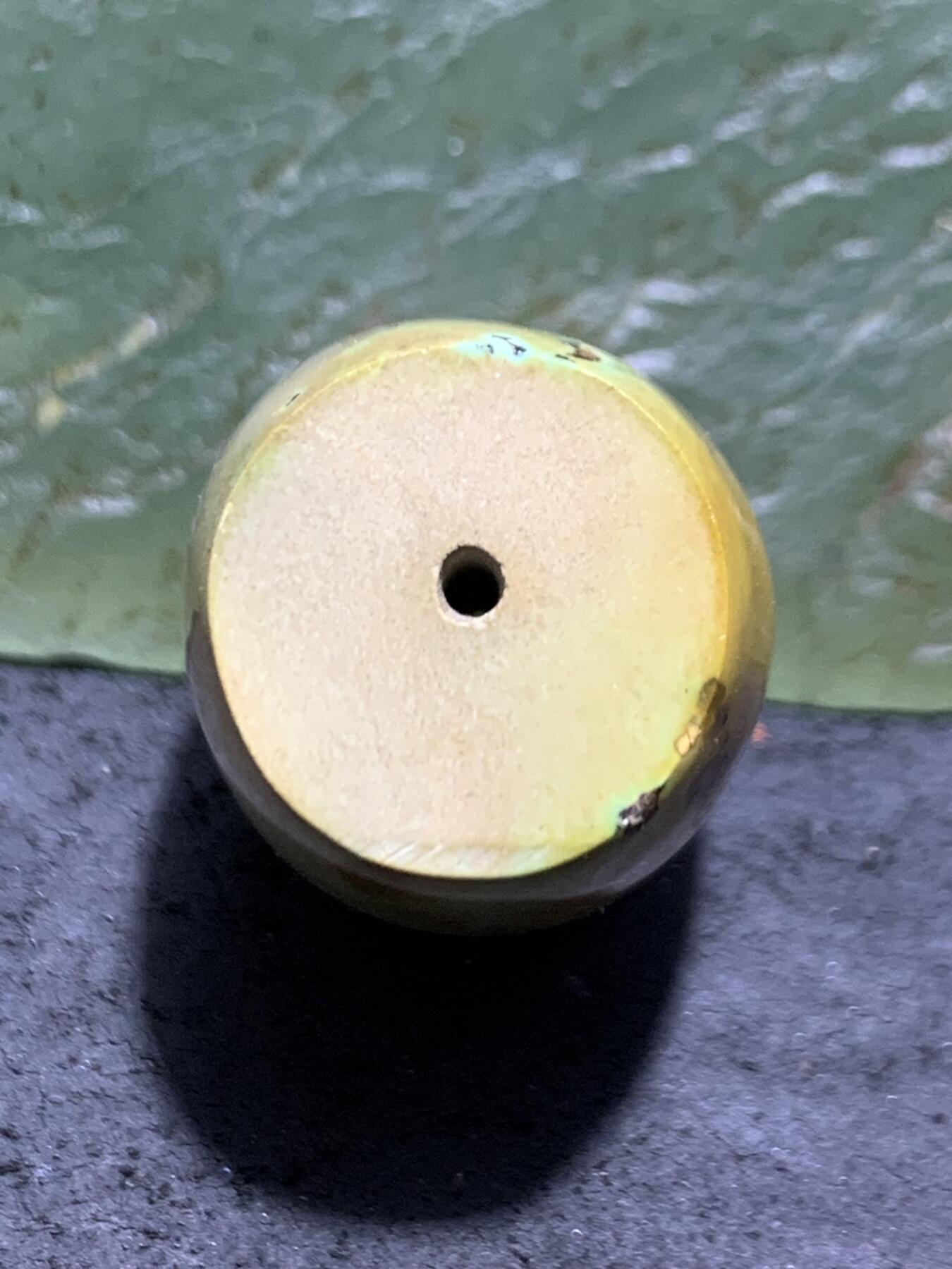 十堰高瓷土豪金俏色松石桶珠一颗