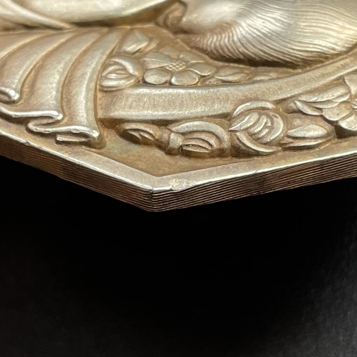 「木头集藏」章牌精品专场！ P.Turin～“持花人”八角银章  直径： 50mm，71.5g，  边铭：丰饶角 2ARGENT 