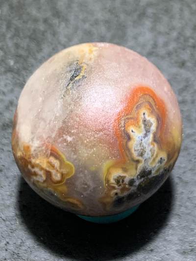 精美亚光冰飘草花纹战国红玛瑙手工雕刻佛字随形珠一颗 精美亚光冰飘草花纹战国红玛瑙手工雕刻佛字随形珠一颗