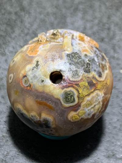 精美亚光冰飘草花纹战国红玛瑙手工雕刻佛字随形珠一颗 精美亚光冰飘草花纹战国红玛瑙手工雕刻佛字随形珠一颗