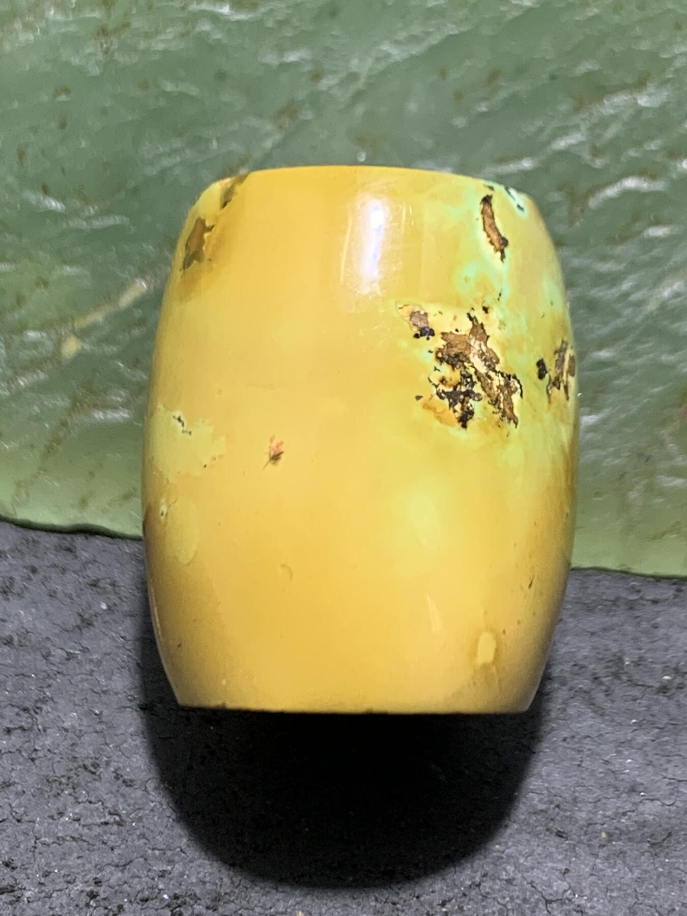十堰高瓷土豪金俏色松石桶珠一颗