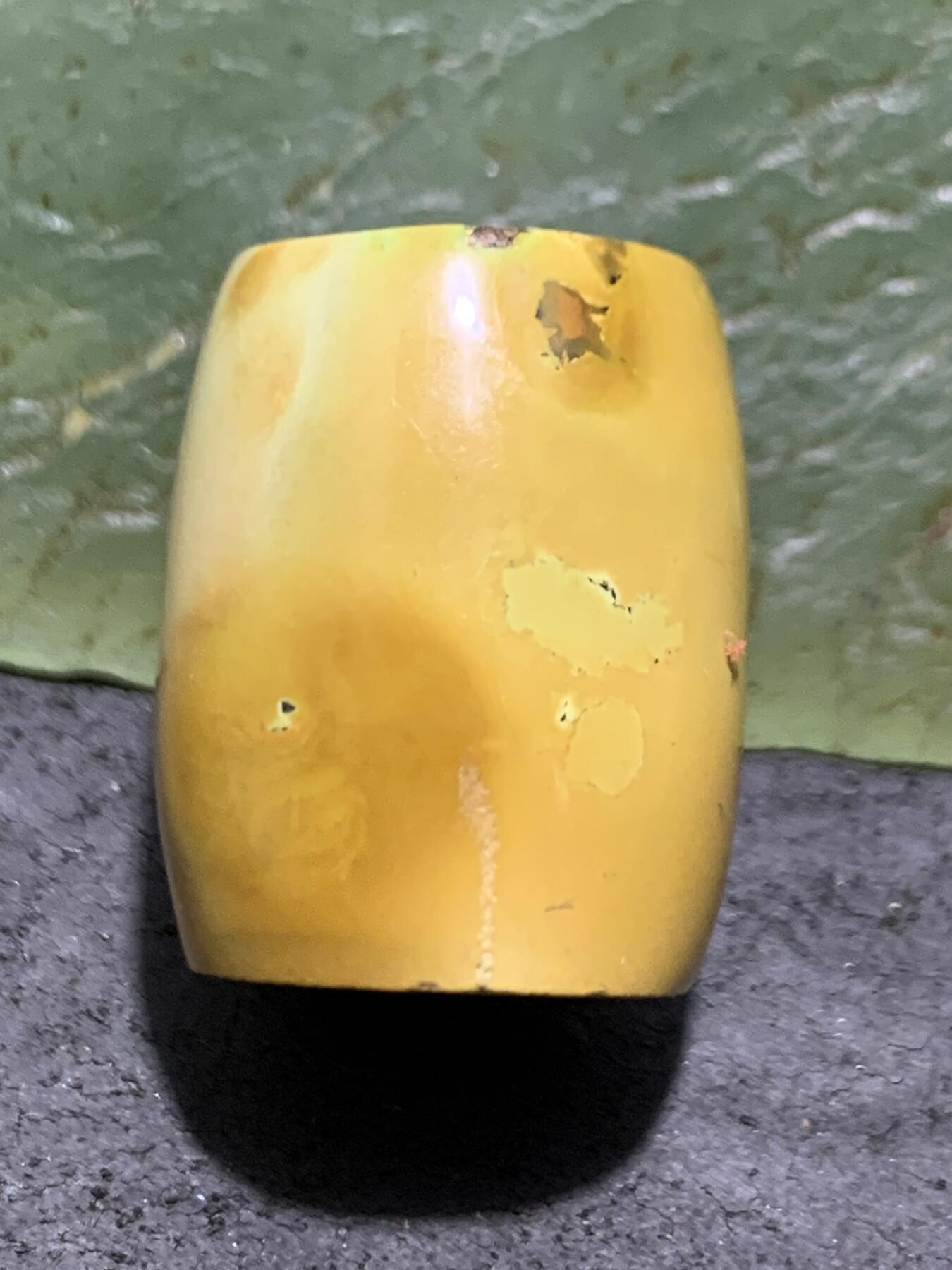 十堰高瓷土豪金俏色松石桶珠一颗