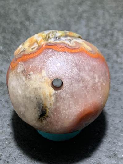 精美亚光冰飘草花纹战国红玛瑙手工雕刻佛字随形珠一颗 精美亚光冰飘草花纹战国红玛瑙手工雕刻佛字随形珠一颗