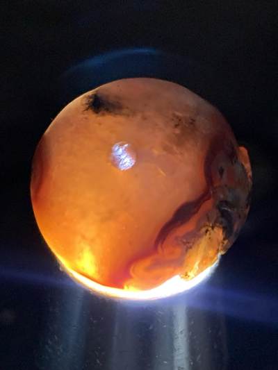 精美亚光冰飘草花纹战国红玛瑙手工雕刻佛字随形珠一颗 精美亚光冰飘草花纹战国红玛瑙手工雕刻佛字随形珠一颗