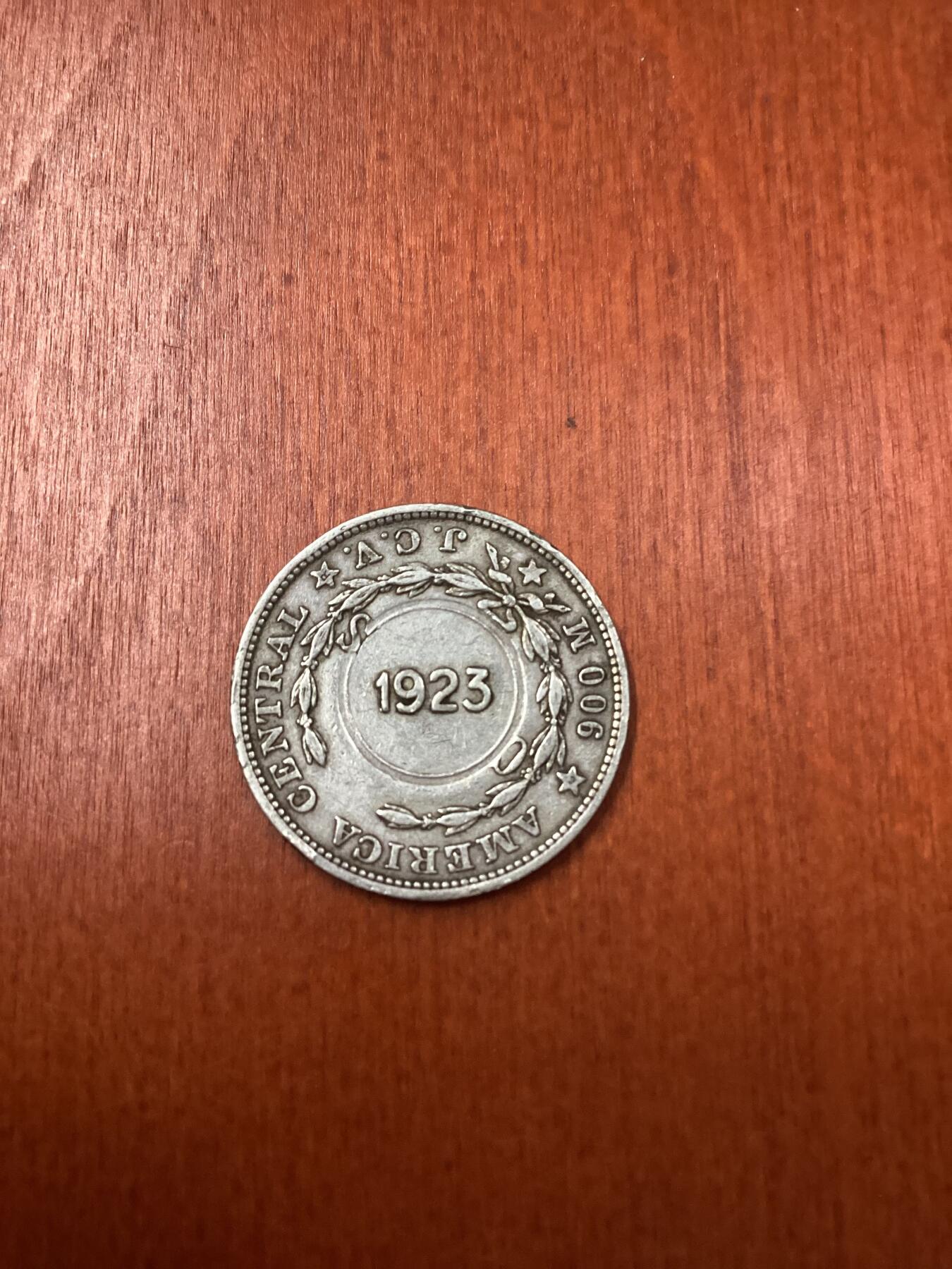 长老汇龙年精选第二十一场拍卖 1923哥斯达黎加1科隆加盖于1906年50分银币，少见的年份，多见的是02,03和14，热门品种。