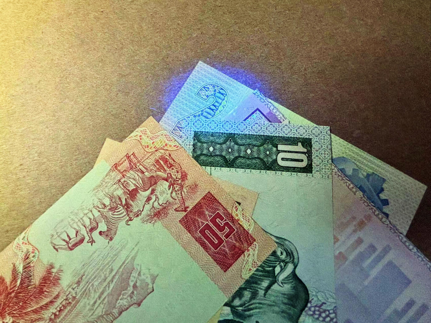 【Blue Auction】✨世界纸币精拍第526期【精】 【一组5张】南非2-5兰特 UNC/UNC-