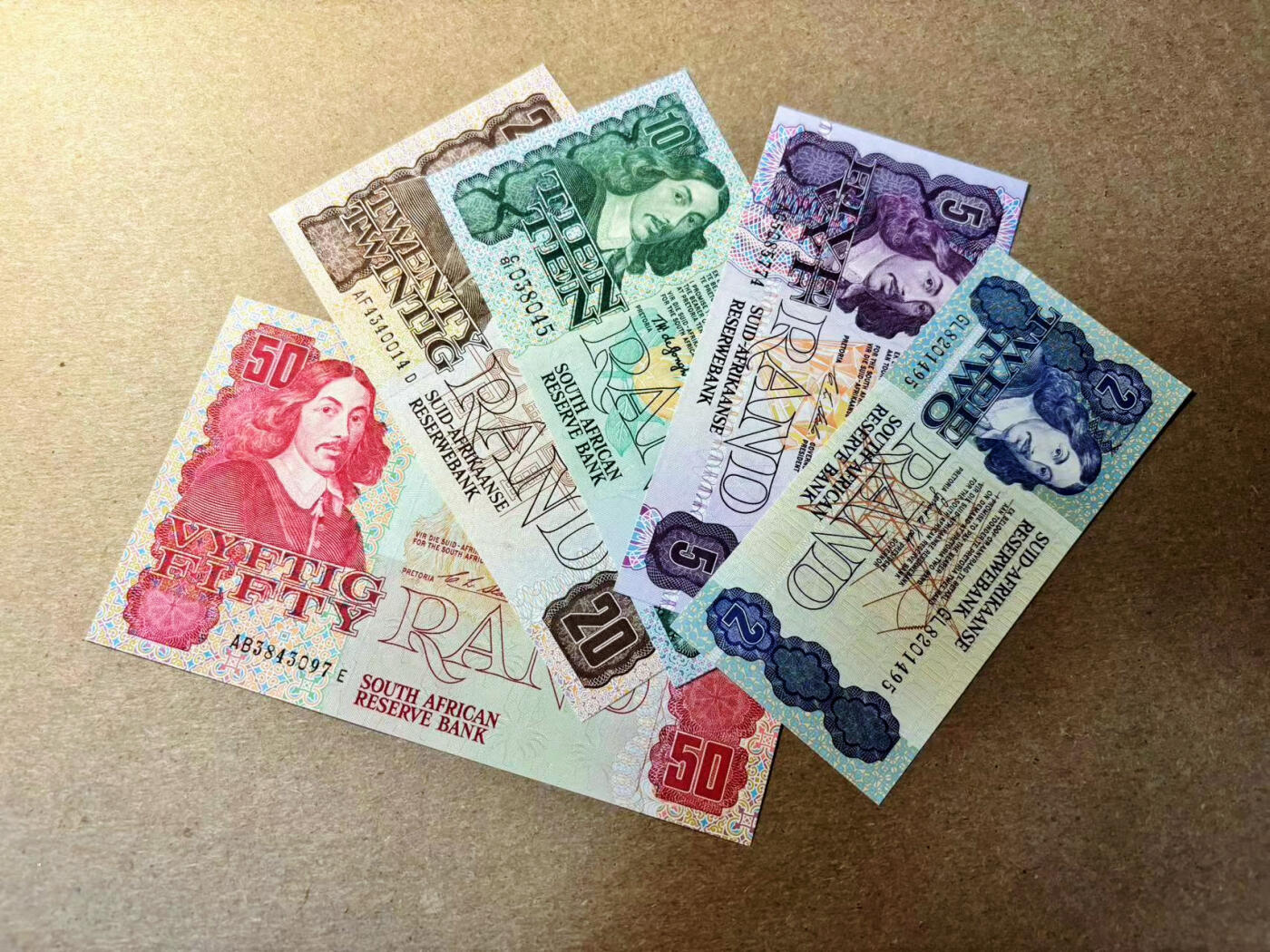【Blue Auction】✨世界纸币精拍第526期【精】 【一组5张】南非2-5兰特 UNC/UNC-