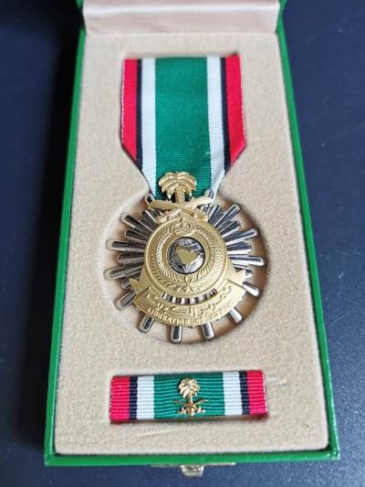 老王徽章第五十四期 - 沙特阿拉伯海湾战争解放科威特奖章   原盒带略，带原包装封