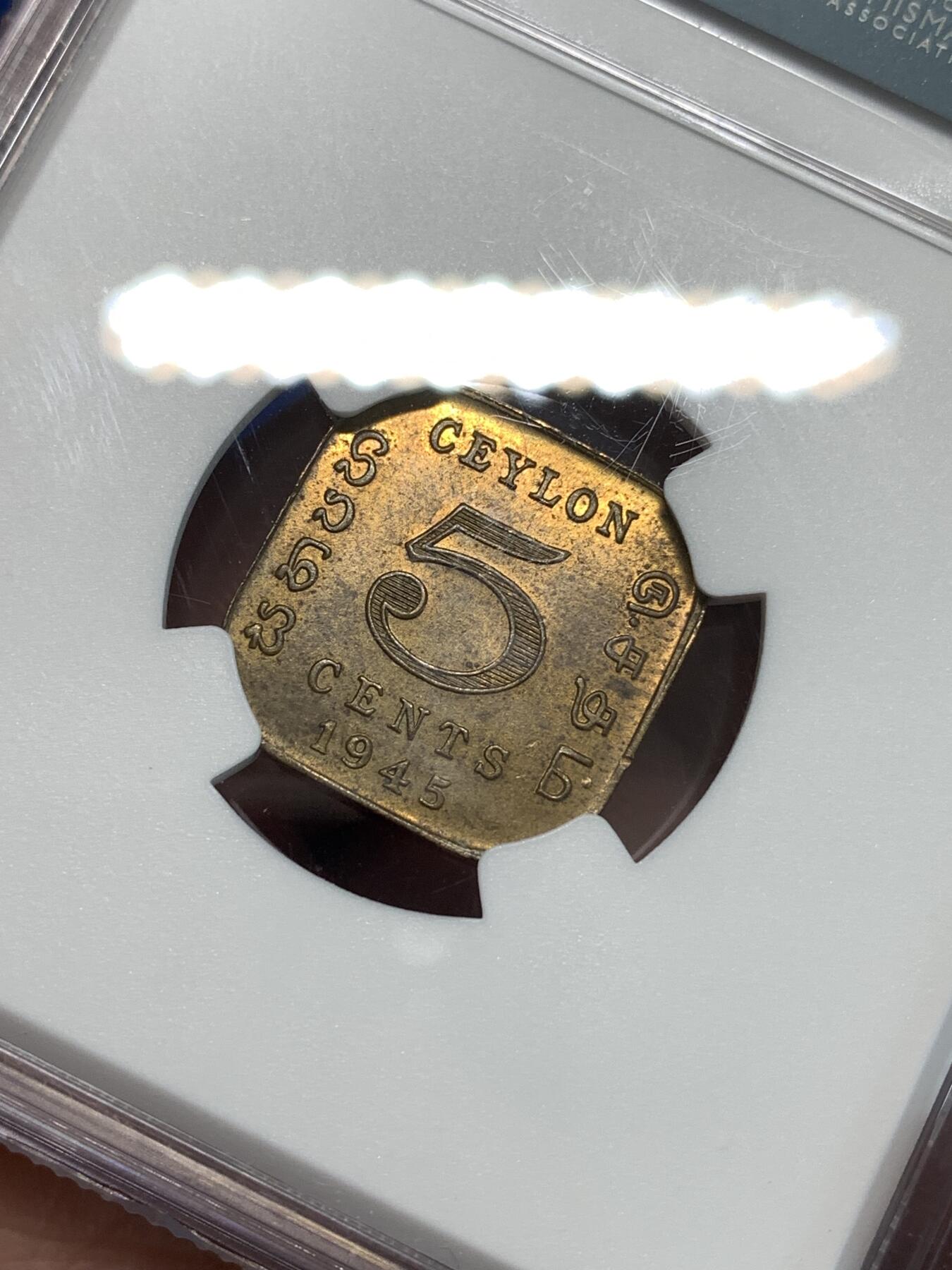 《竞宝斋》第297场- 周日，周一  2场连拍 （全场包邮） NGC MS63 1945锡兰5分 少见的异形铜币 锡兰早期的好品非常困难 两面转光 包浆厚重
