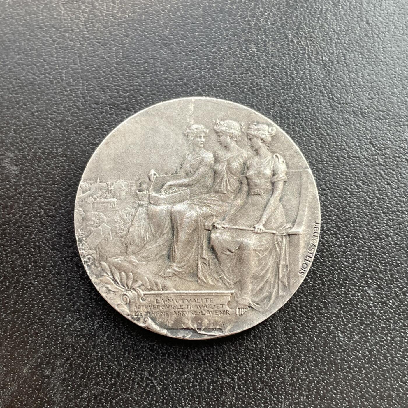 「木头集藏」章牌精品专场！ Legastelois～法国互助保险银章  直径：26.5mm，10 g，边铭：丰饶角 2 ARGENT，少见银章，小巧精致！