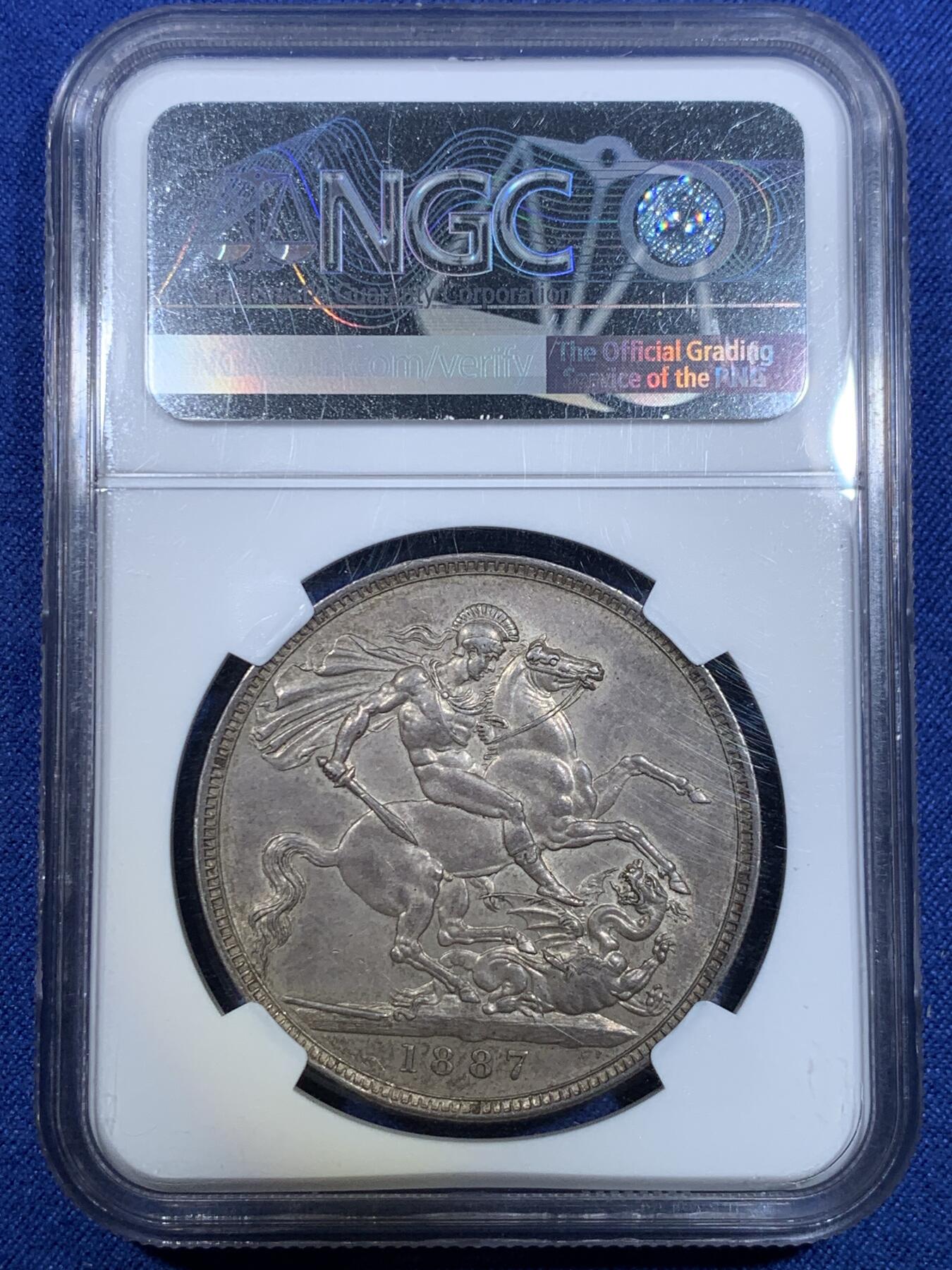 《竞宝斋》第297场- 周日，周一  2场连拍 （全场包邮） NGC MS63 英国1887维多利亚高冠马剑 原味老包浆 底板干净没有任何划痕