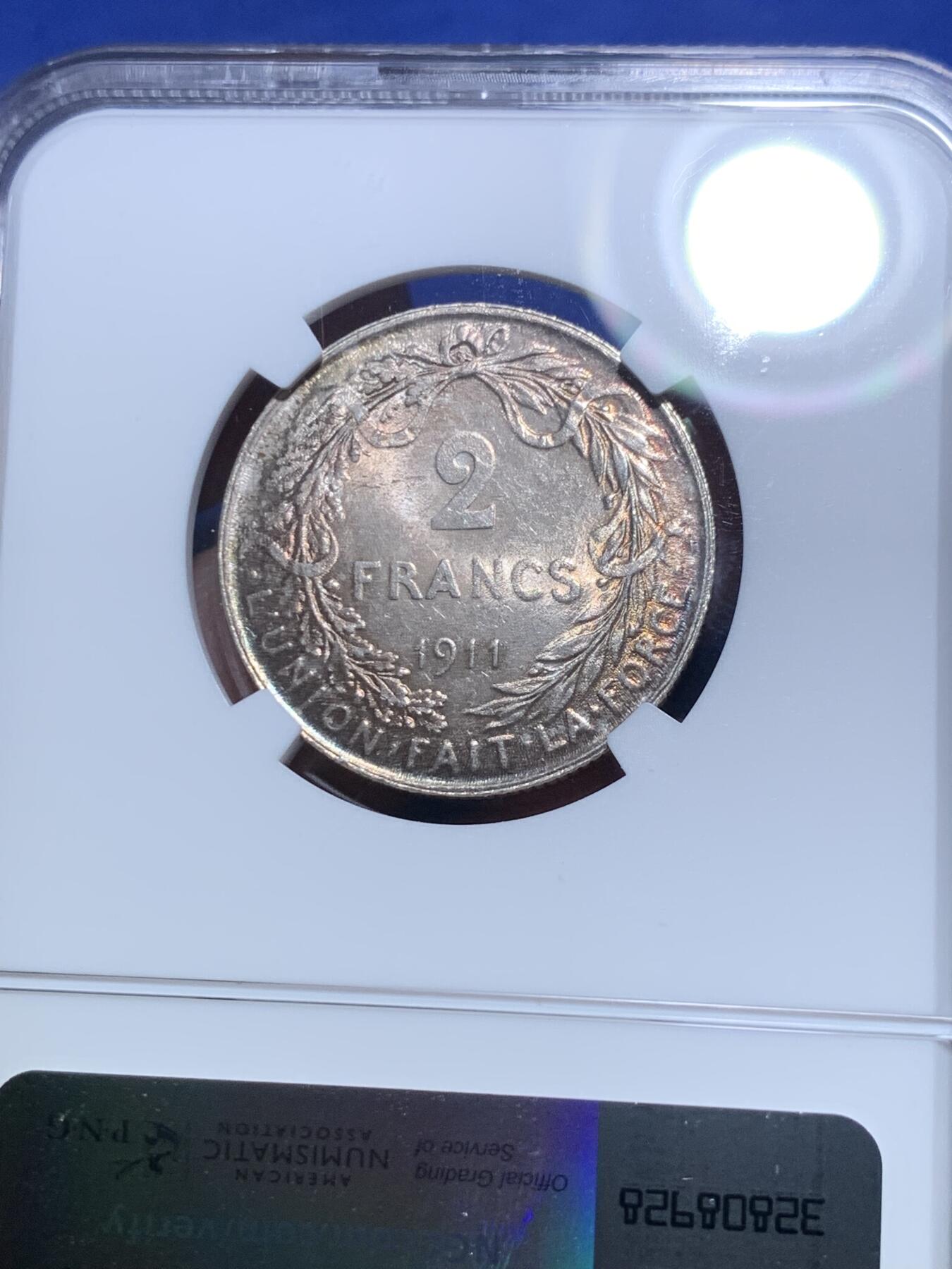 《竞宝斋》第297场- 周日，周一  2场连拍 （全场包邮） NGC MS63 比利时1911年 埃尔佩托 流通2法郎银币，绚丽环彩包浆，顶级状态。只发行了2年的品种，流通充分，更高分仅有4枚