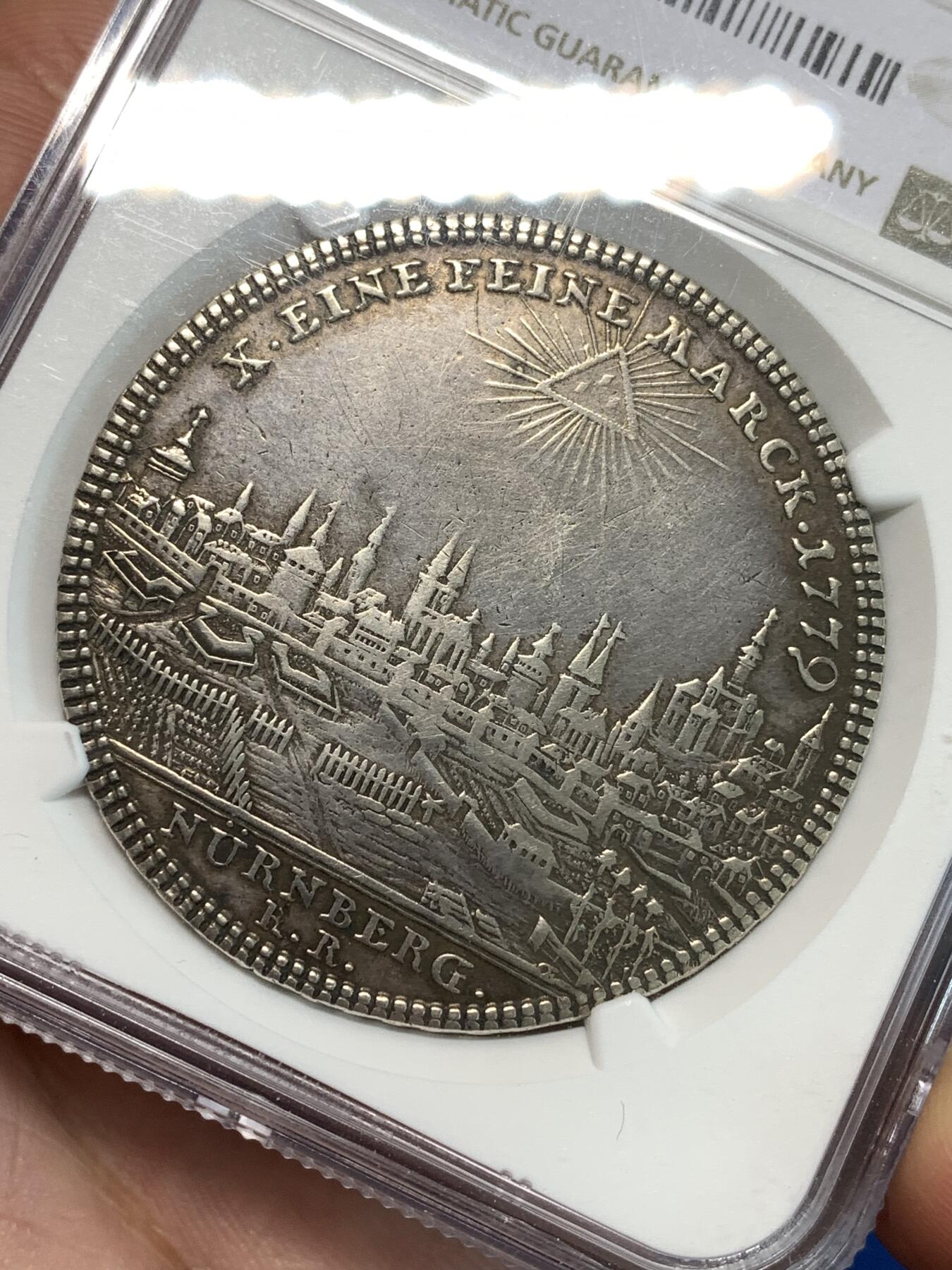 《竞宝斋》第297场- 周日，周一  2场连拍 （全场包邮） NGC AUD 德国1779年神罗纽伦堡景观泰勒大银币 经典品种 细节不错，工艺设计精美