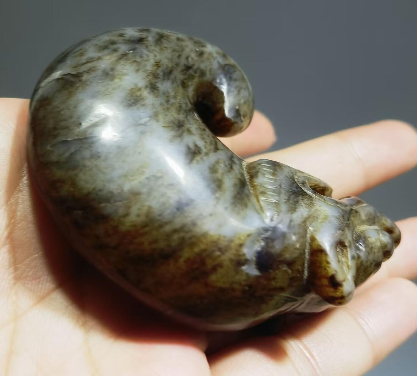 玉猪龙把件