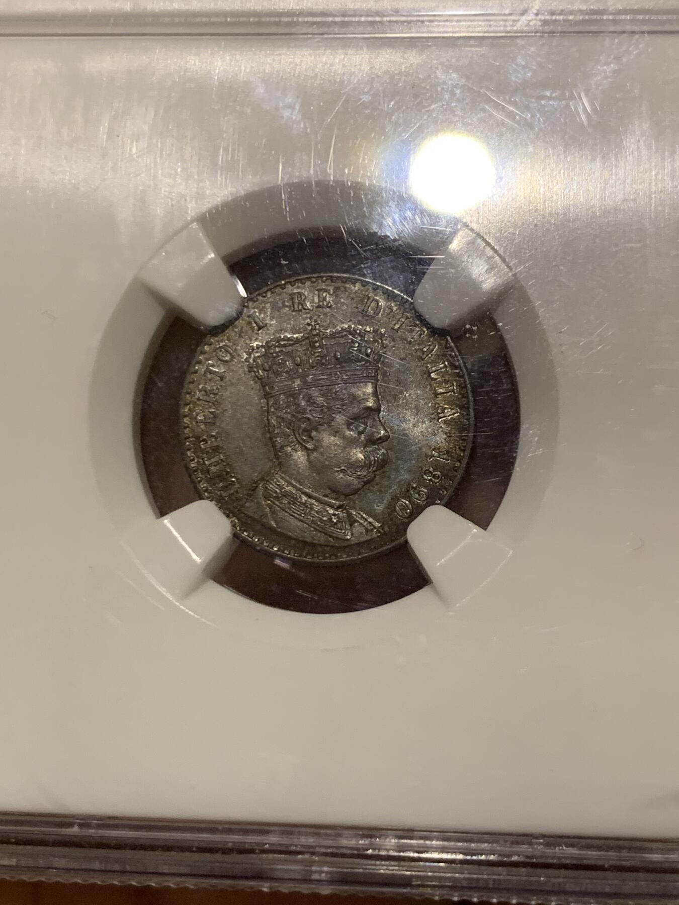 《竞宝斋》第297场- 周日，周一  2场连拍 （全场包邮） NGC 3枚一组 意属厄立特里亚 1890 50C，1里拉，2里拉辅币一套。最顶级的状态，著名的Millenia旧藏。50c的63分，1里拉64分，2里拉65分。包浆一致，绚丽五彩。附上最近这三个品种的价格，1里拉还是62分的，三枚一共要两万六千多人民币。