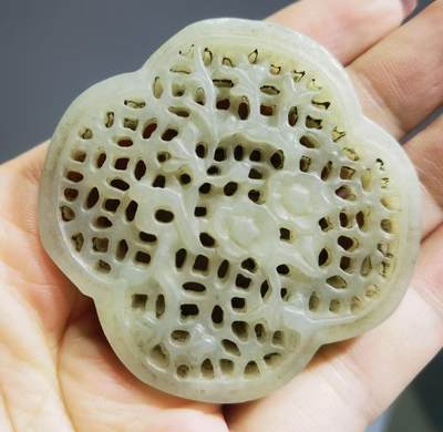 旧藏和田玉双面镂空精雕玉牌 旧藏和田玉双面镂空精雕玉牌