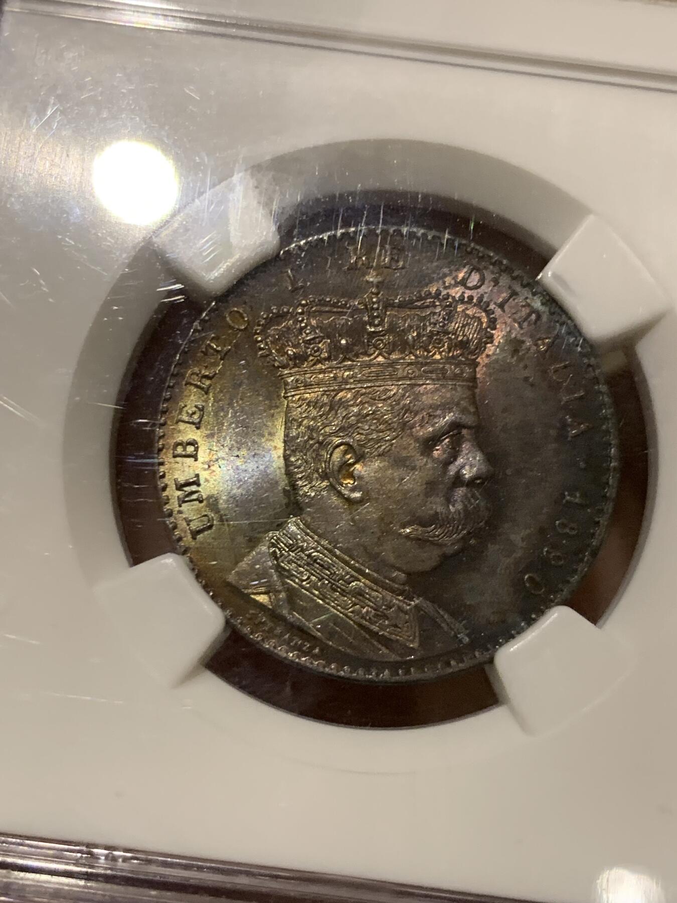 《竞宝斋》第297场- 周日，周一  2场连拍 （全场包邮） NGC 3枚一组 意属厄立特里亚 1890 50C，1里拉，2里拉辅币一套。最顶级的状态，著名的Millenia旧藏。50c的63分，1里拉64分，2里拉65分。包浆一致，绚丽五彩。附上最近这三个品种的价格，1里拉还是62分的，三枚一共要两万六千多人民币。