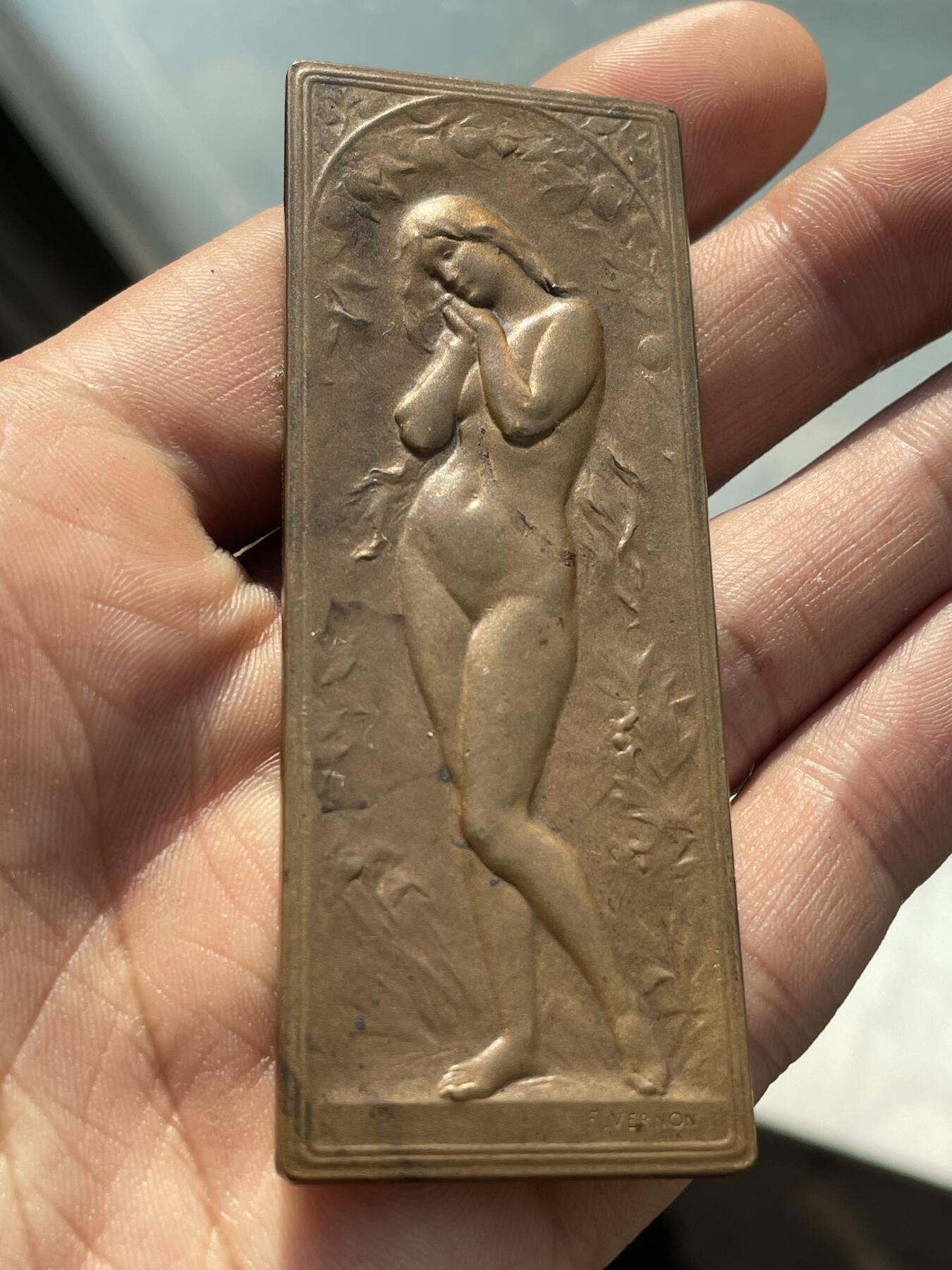 「木头集藏」章牌精品专场！ F.Vernon～法国 夏娃 铜章  尺寸：80×30mm，边铭：丰饶角 BRONZE