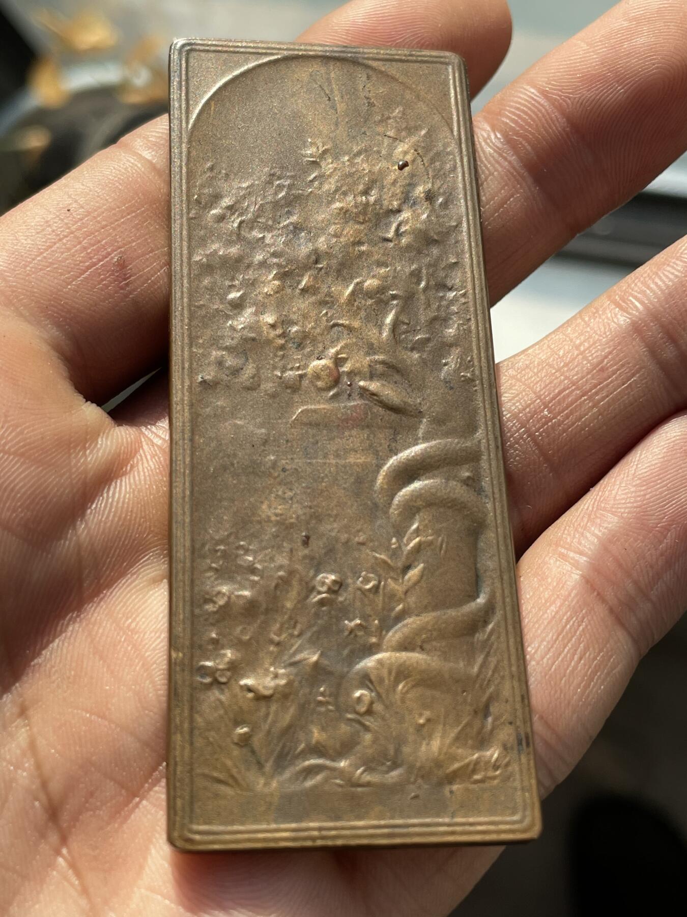 「木头集藏」章牌精品专场！ F.Vernon～法国 夏娃 铜章  尺寸：80×30mm，边铭：丰饶角 BRONZE