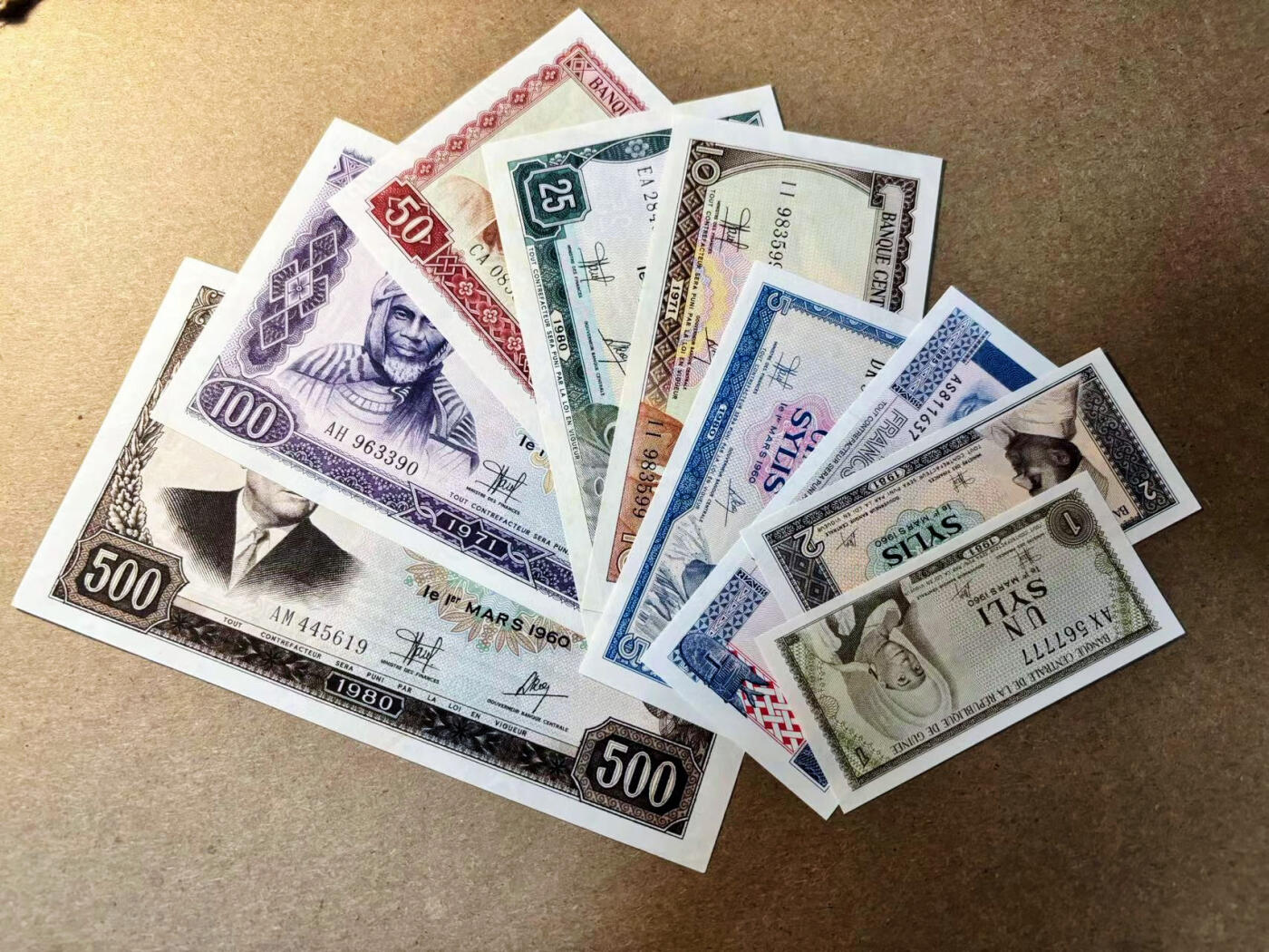 【Blue Auction】✨世界纸币精拍第526期【精】 【一组9张】几内亚1-500赛里斯 UNC-  中国代印
