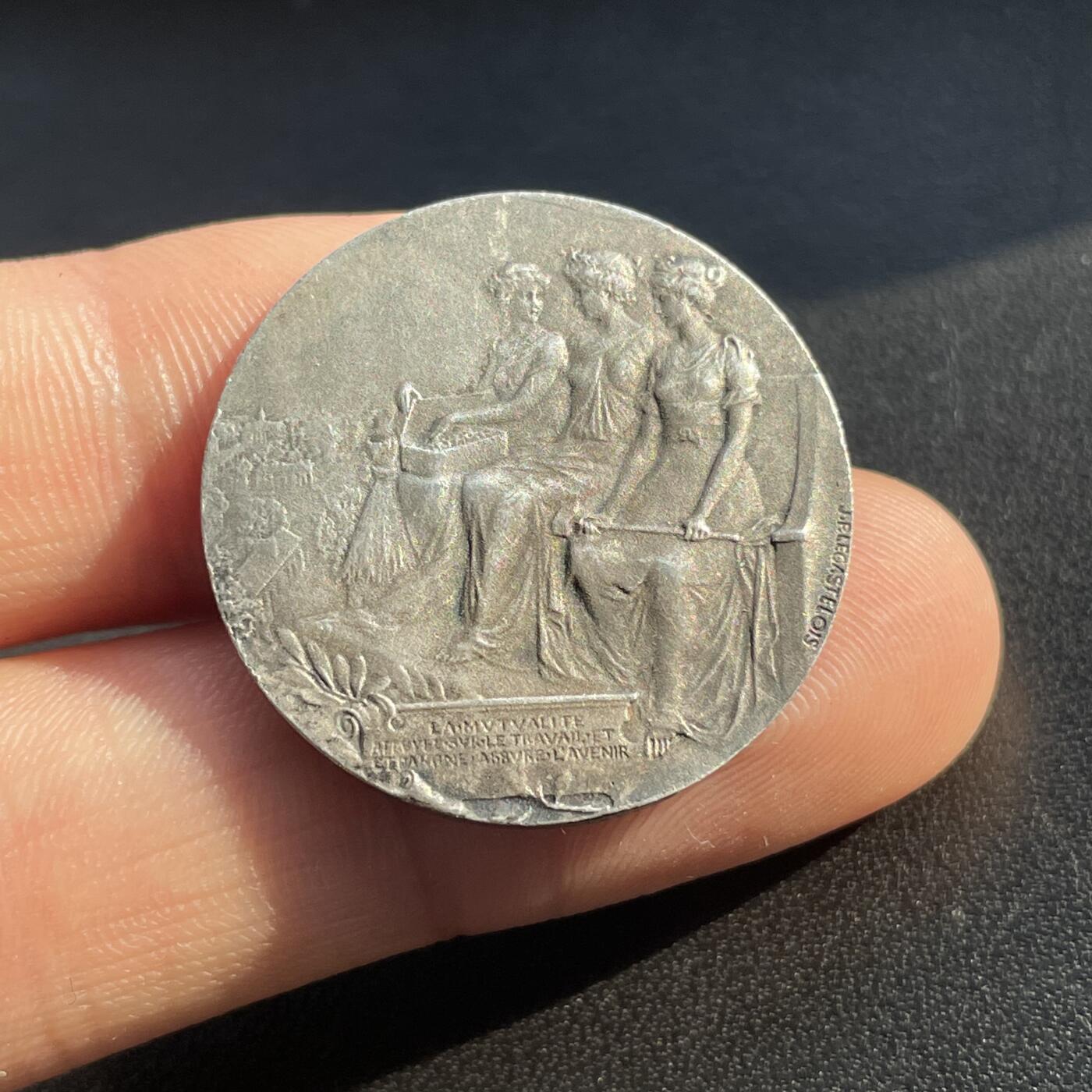 「木头集藏」章牌精品专场！ Legastelois～法国互助保险银章  直径：26.5mm，10 g，边铭：丰饶角 2 ARGENT，少见银章，小巧精致！