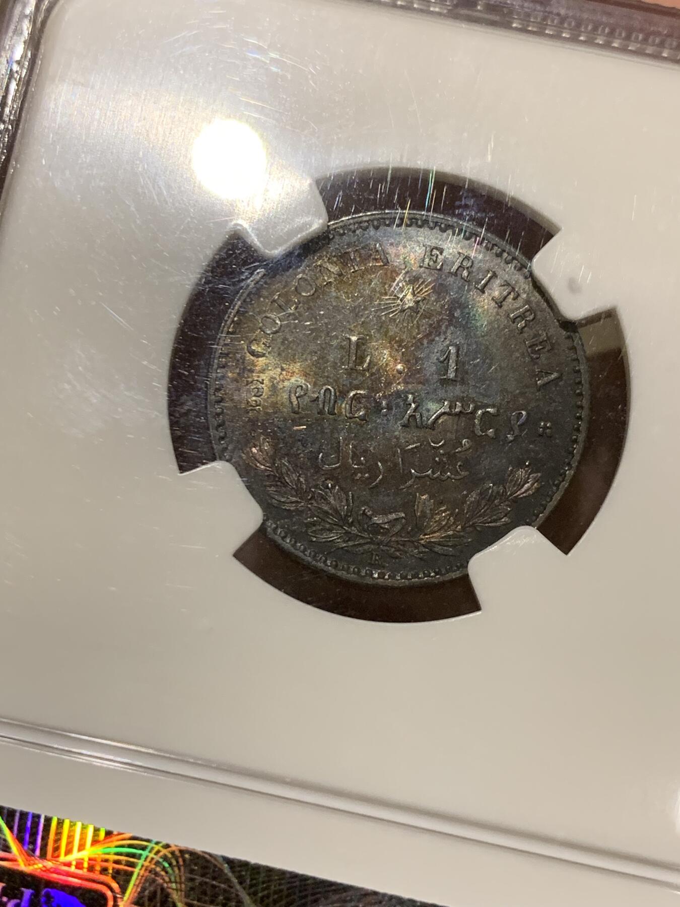《竞宝斋》第297场- 周日，周一  2场连拍 （全场包邮） NGC 3枚一组 意属厄立特里亚 1890 50C，1里拉，2里拉辅币一套。最顶级的状态，著名的Millenia旧藏。50c的63分，1里拉64分，2里拉65分。包浆一致，绚丽五彩。附上最近这三个品种的价格，1里拉还是62分的，三枚一共要两万六千多人民币。