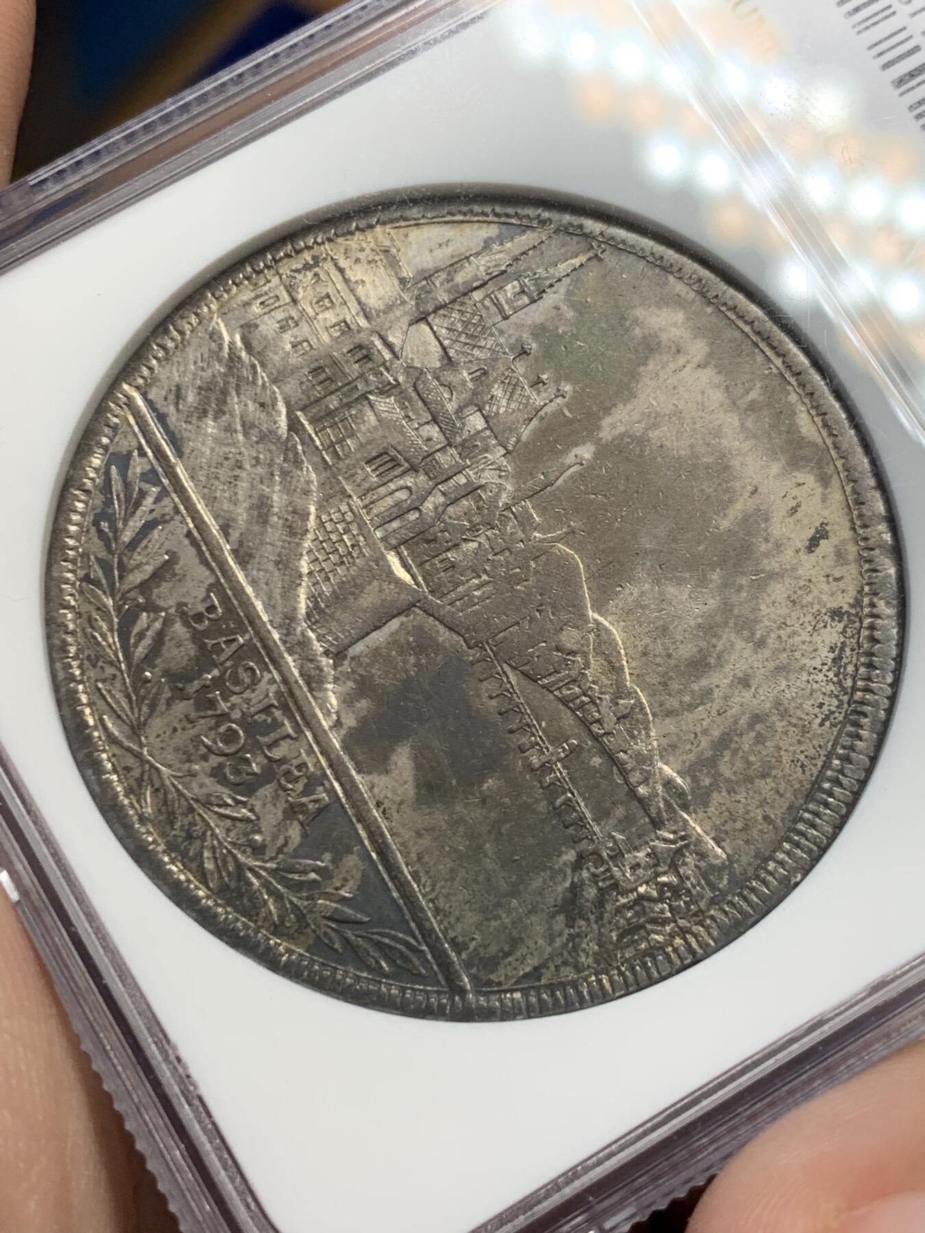 《竞宝斋》第297场- 周日，周一  2场连拍 （全场包邮） NGC AU55 瑞士 1793 巴塞尔 景观泰勒大银币 瑞士景观稳步上涨品种 打制好的不多见 低评