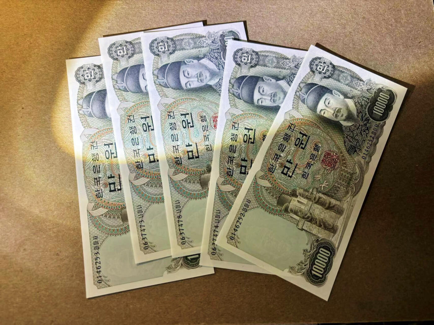 【Blue Auction】✨世界纸币精拍第526期【精】 【一组5张】韩国 10000元 UNC- 