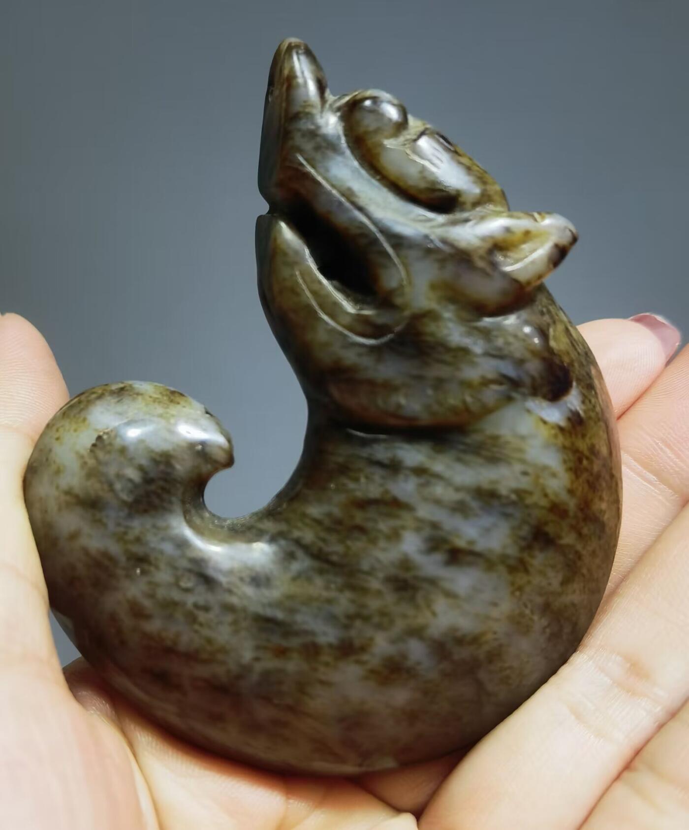 玉猪龙把件