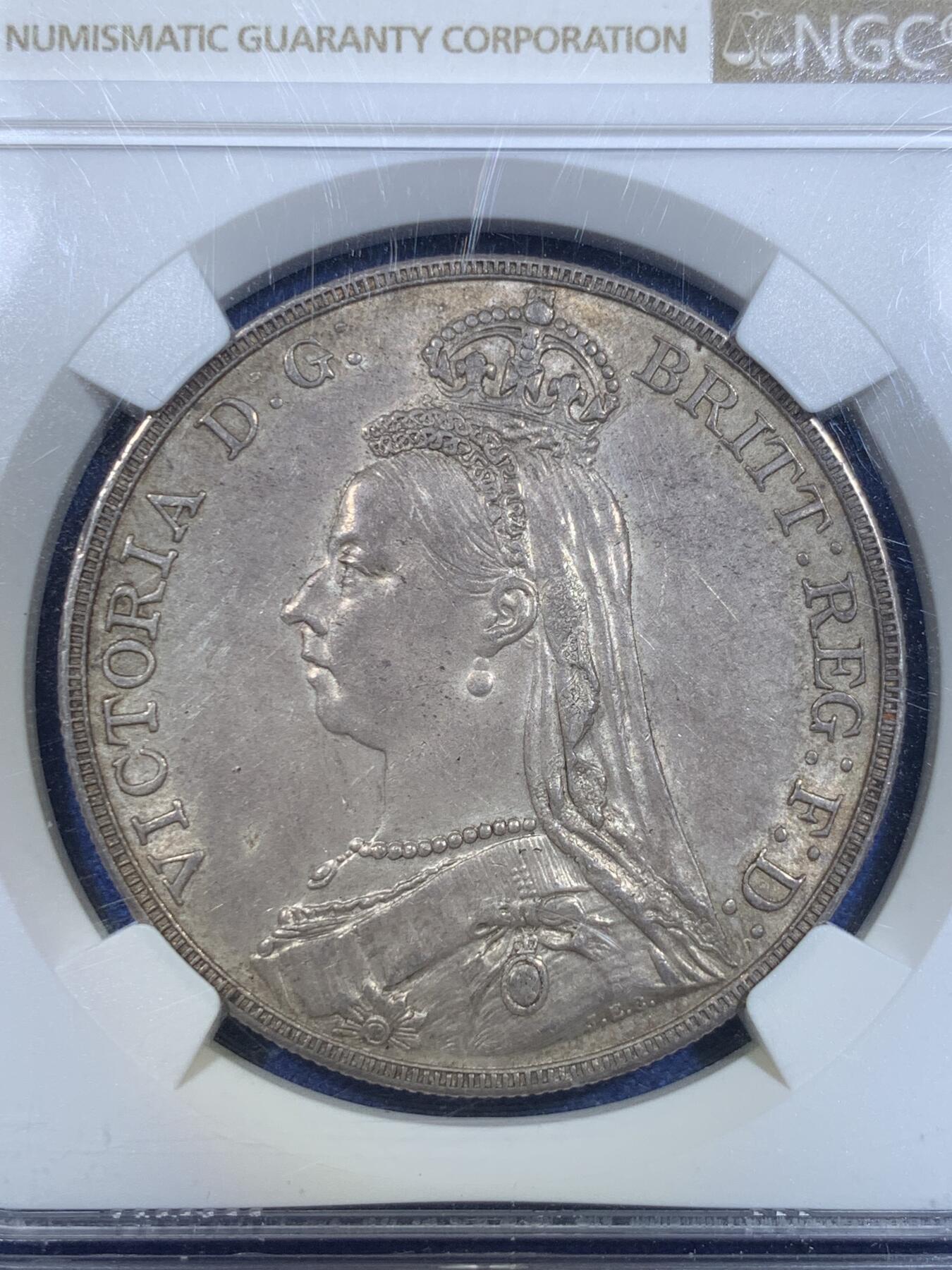 《竞宝斋》第297场- 周日，周一  2场连拍 （全场包邮） NGC MS63 英国1887维多利亚高冠马剑 原味老包浆 底板干净没有任何划痕