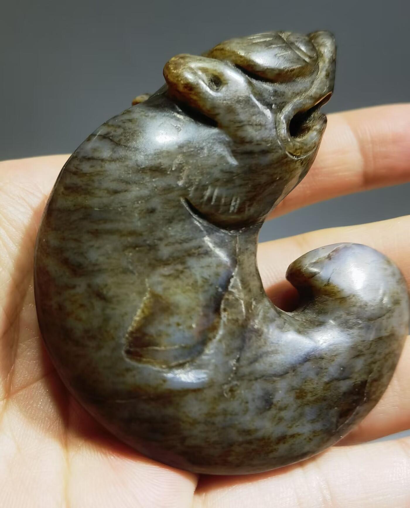 玉猪龙把件
