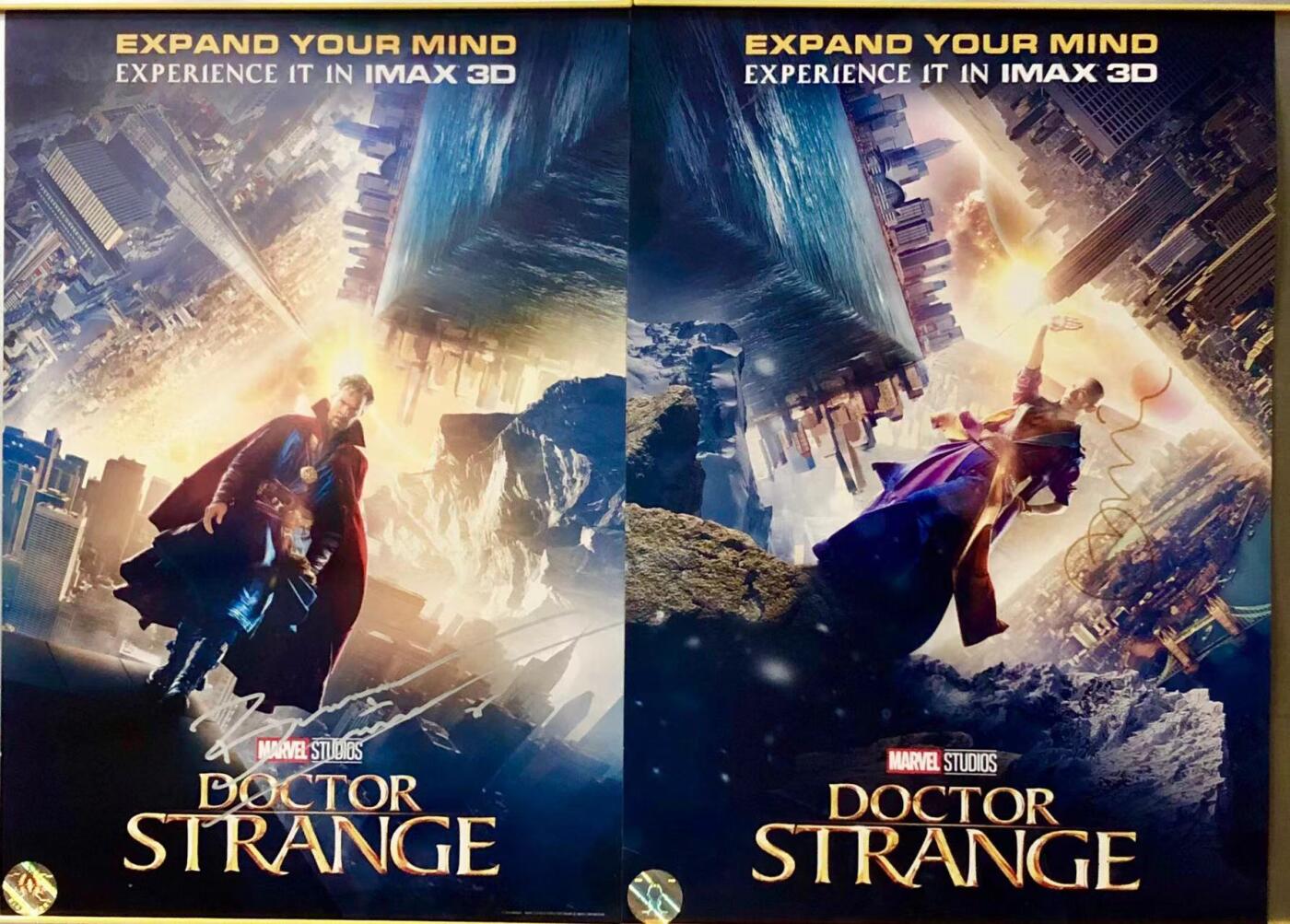 零元拍：《奇异博士》IMAX 原版海报，单人签名2张1套,“奇异博士”本尼迪克特·康伯巴奇和“古一法师” 蒂尔达·斯文顿亲笔签名，单张海报尺寸：285/420，海报后面有发黄。