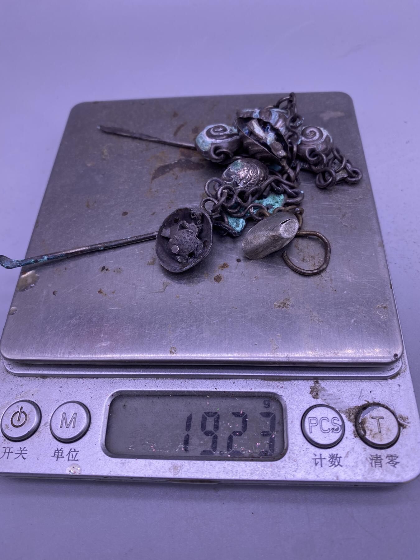 老银压襟，尺寸28.5厘米，品相如图，350包快递