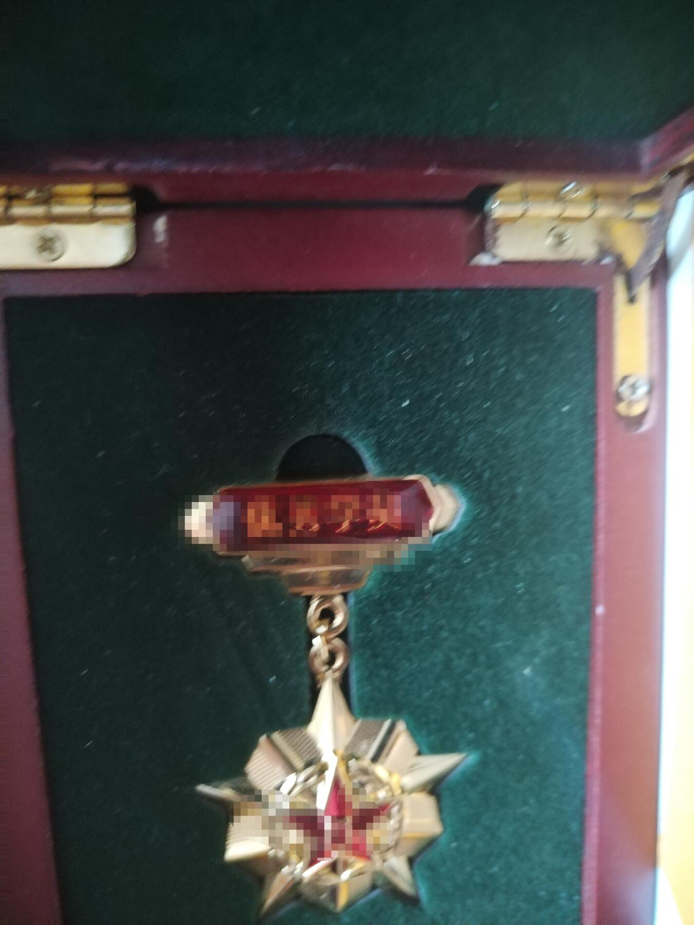 勋章专场 南苏联07套装帽子上衣裤子，收来的一个人的一套，带6枚章空白证书一张，要细节图私私