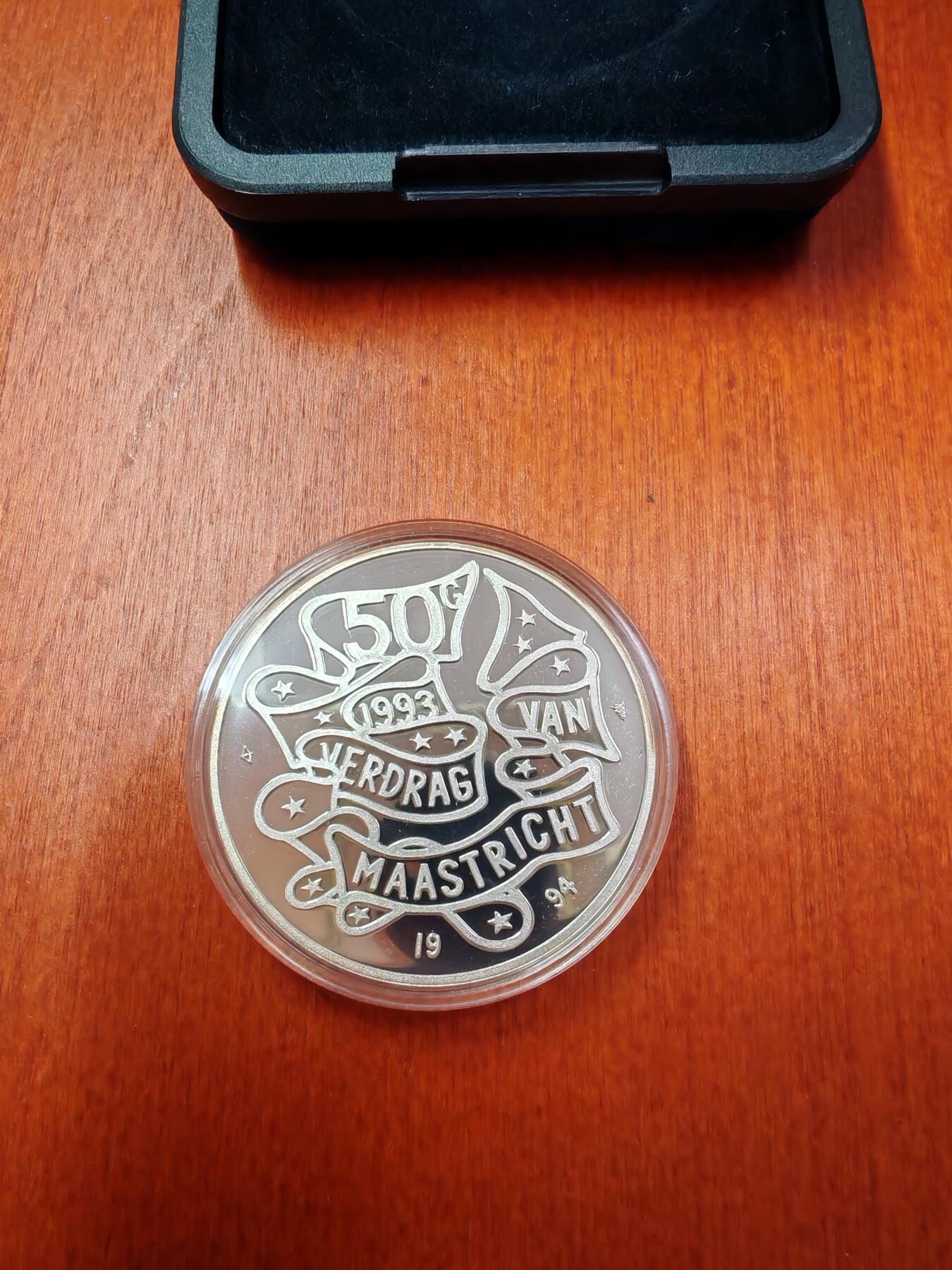 长老汇龙年精选第二十二场拍卖 1994荷兰马斯特里赫条约50周年50盾精制银币，盒证全，2.4万枚