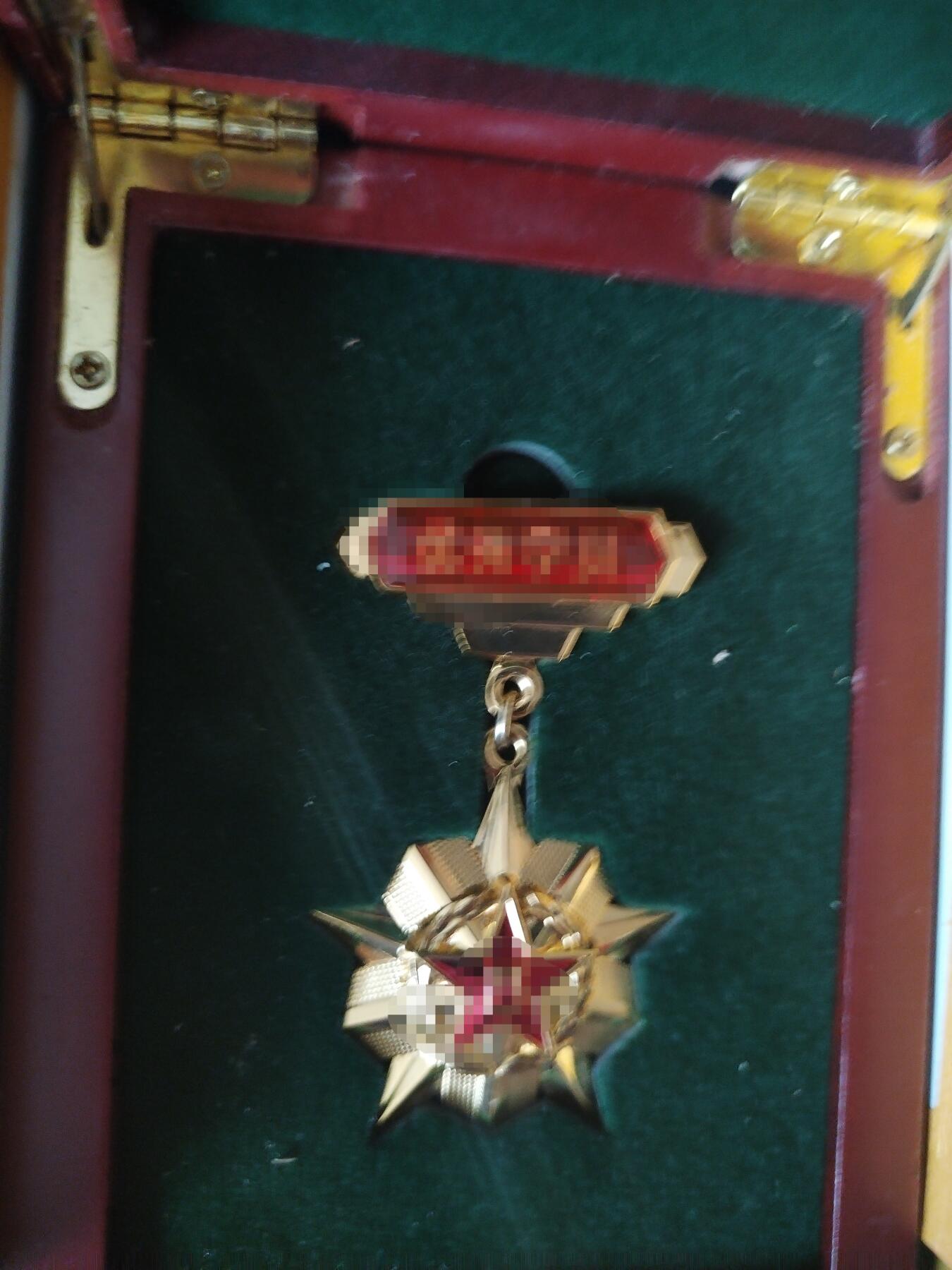 勋章专场 南苏联07套装帽子上衣裤子，收来的一个人的一套，带6枚章空白证书一张，要细节图私私