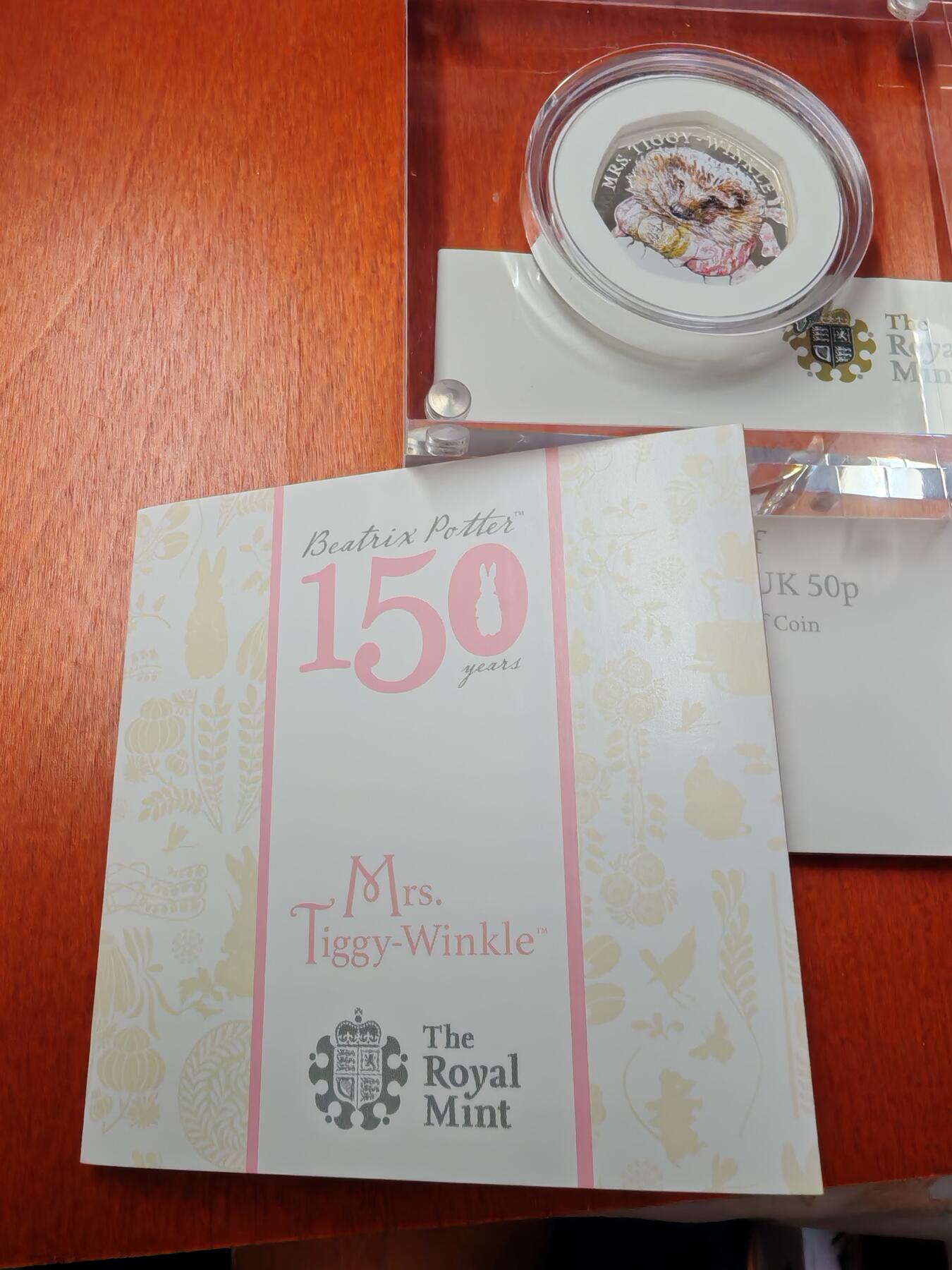 长老汇龙年精选第二十二场拍卖 2016英国彼得兔150周年德温克夫人50便士多边形彩色精制银币，盒证全