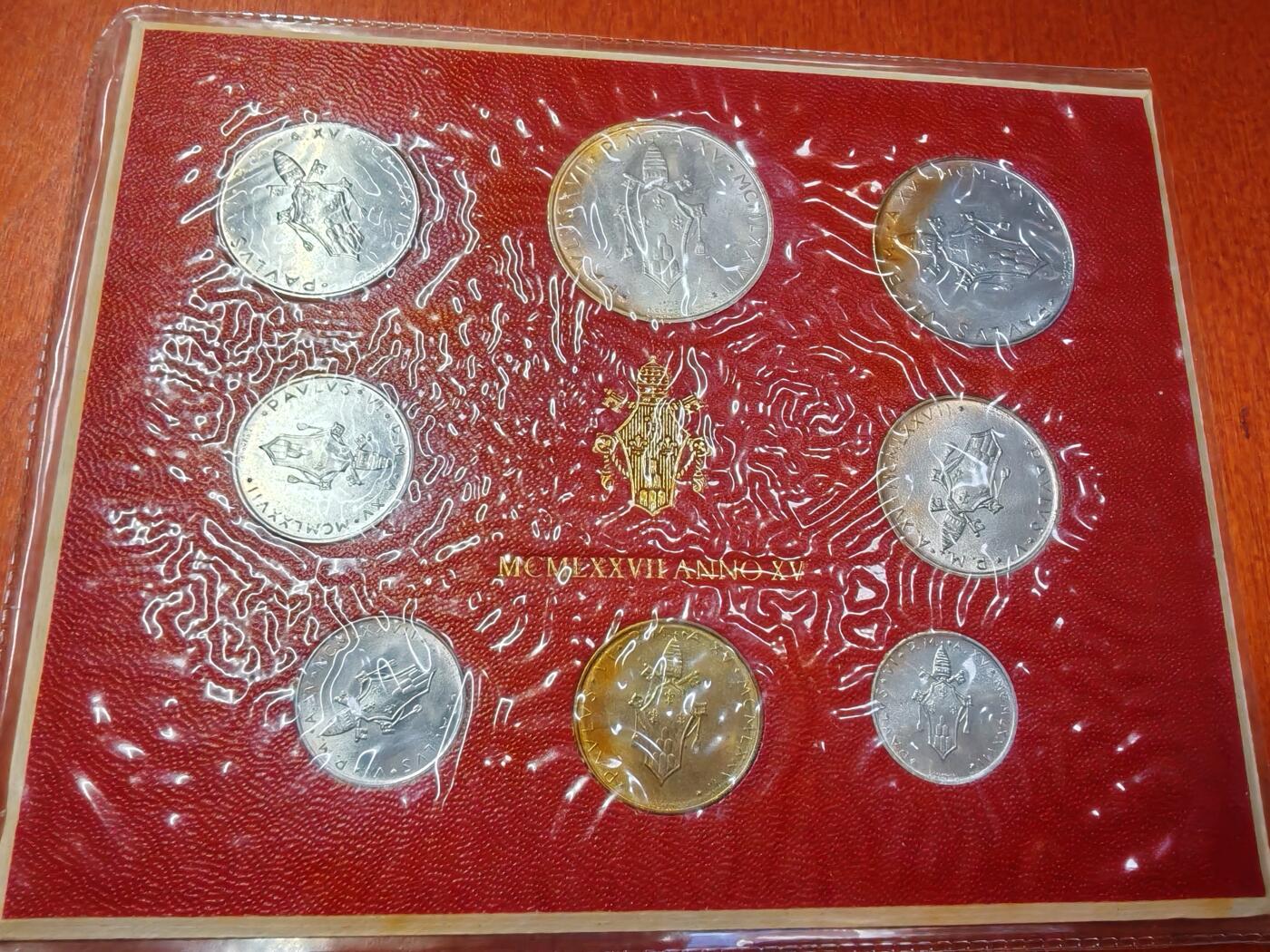 长老汇龙年精选第二十二场拍卖 1977梵蒂冈8枚套，含500里拉银币