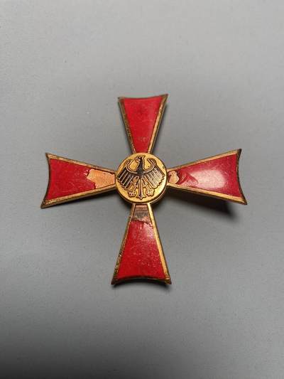 号角文化祝福各位藏友春节大吉马年入好藏 盛世勋华——号角文化勋章邮票专场拍卖第306期    - 联邦德国军官级功勋勋章 钢琴家郎朗就获得过该勋章