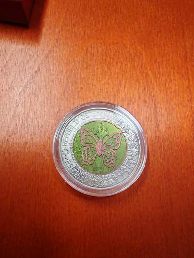 长老汇龙年精选第二十二场拍卖 - 2017奥地利微观世界25欧元银铌彩色双金属币，盒证全