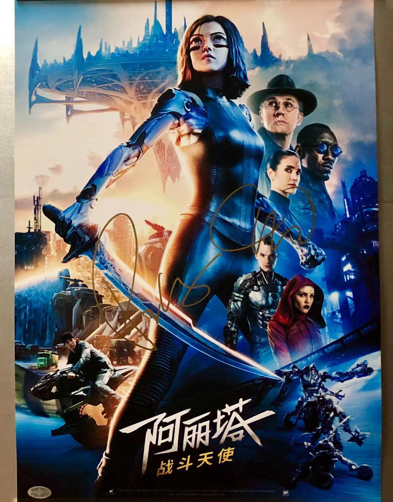 零元拍：《阿丽塔 战斗天使》鬼才导演罗伯特·罗德里格兹，“依德医生”克里斯托弗·瓦尔兹，2人亲笔签名电影原版海报。尺寸295X420MM，顶部有轻微撕裂约7毫米，介意勿拍