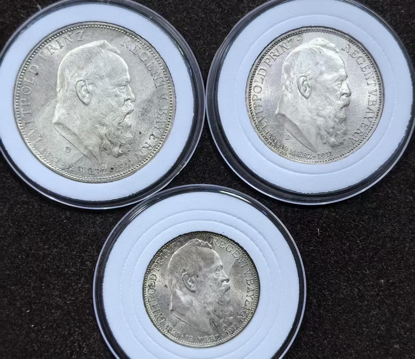北京马甸外国币专卖微拍第124期，外国金银币专场，陆续上新，欢迎关注 原光好品1911年德国巴伐利亚摄政王利奥波德90大寿5马克3马克2马克银币3枚/套