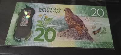 超越收藏第八场 新西兰塑料钞20长编号全倒置裸票一张UNC