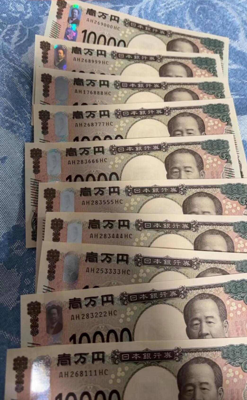 【世界钱币】精选微拍第129期暨2024年第40期  靓号专场(豹子号狮子号老虎号）) 2024年日本10000元 如图十张豹子号(狮子号)000～999 全新绝品