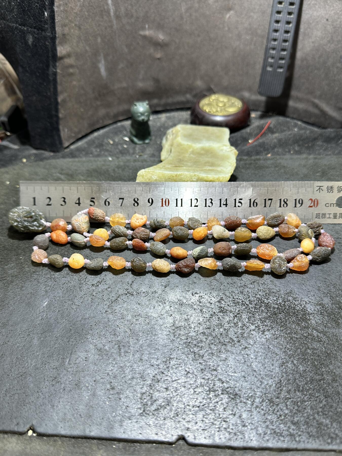 精美罕见天然阿拉善毛线团筋脉玛瑙项链一条。