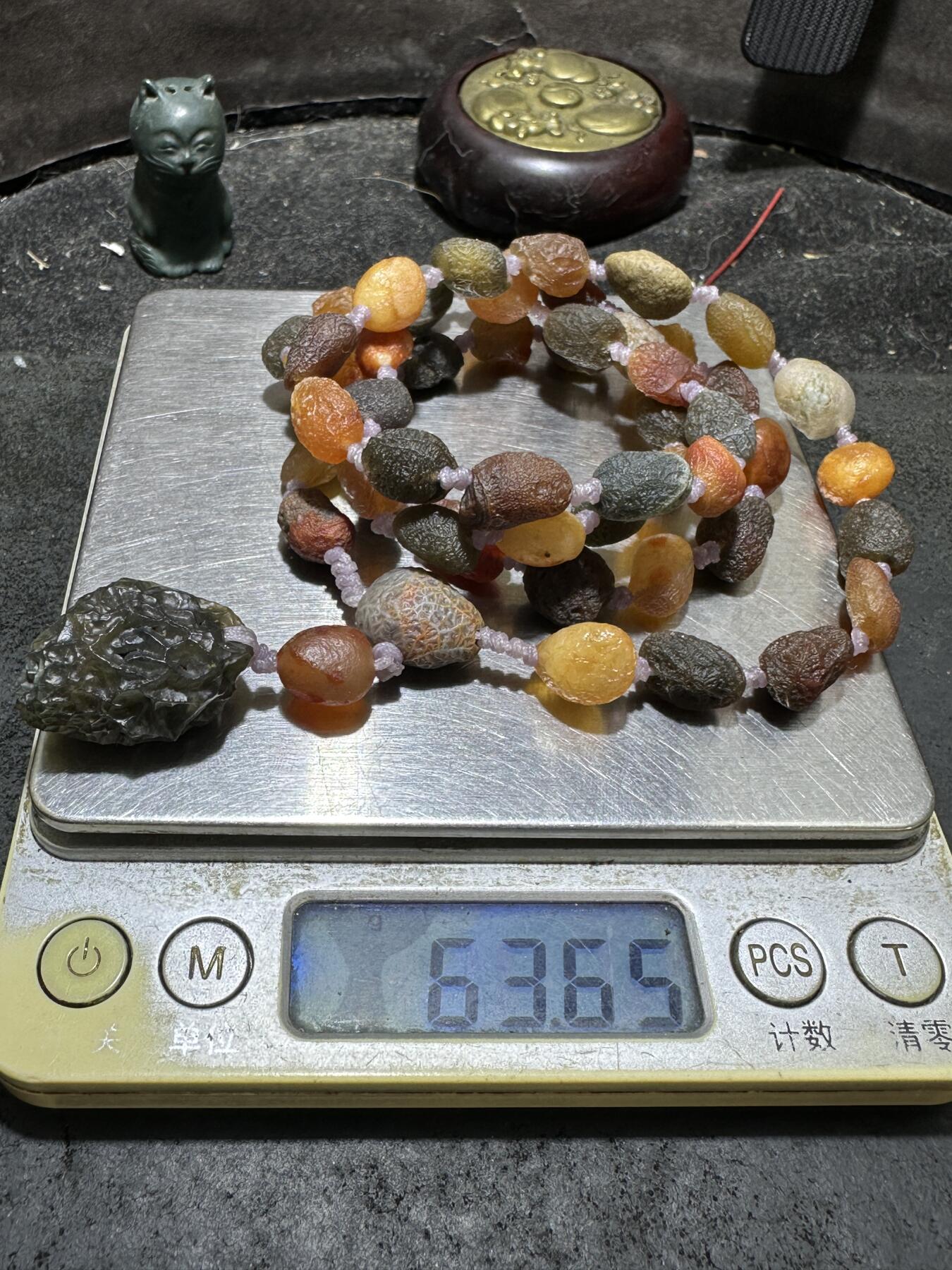 精美罕见天然阿拉善毛线团筋脉玛瑙项链一条。