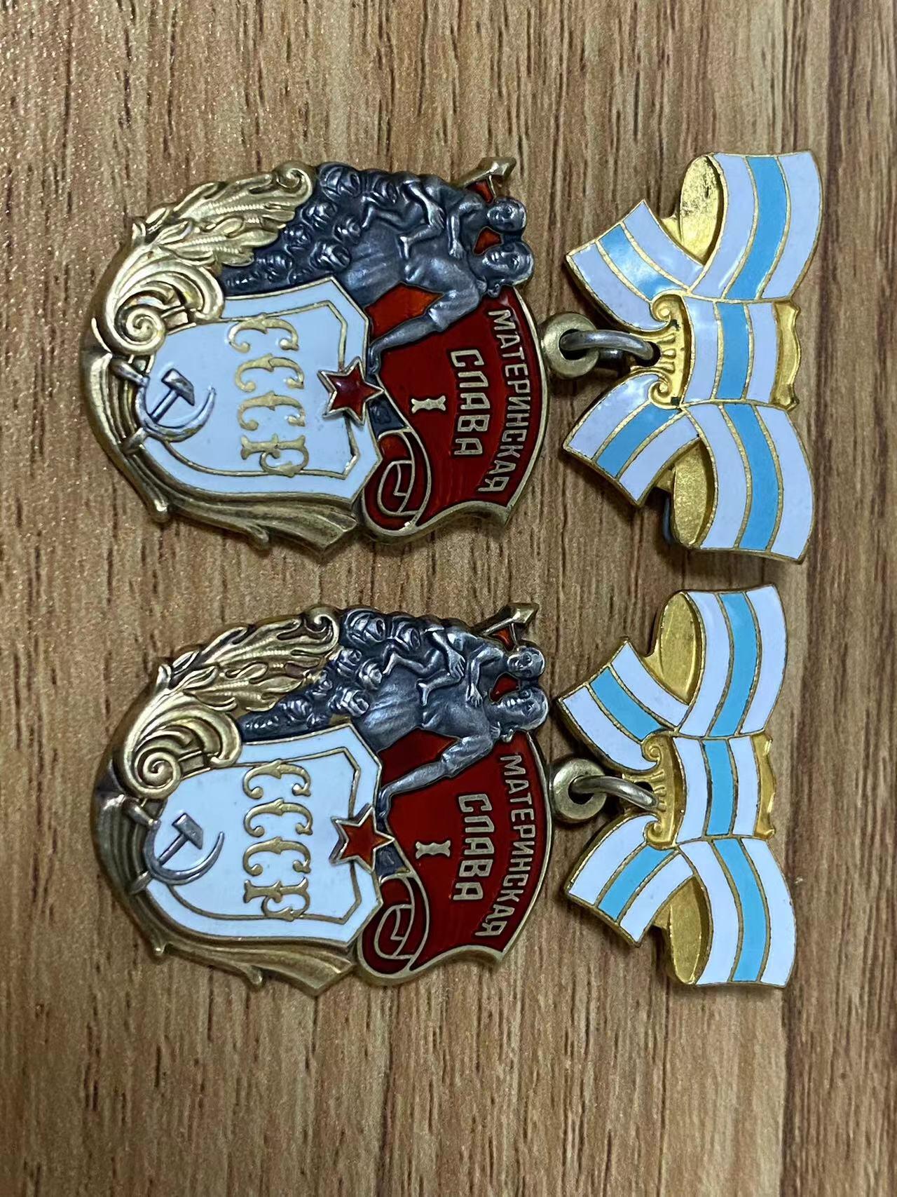 苏联勋章奖章8月14日拍卖8月22日晚上九点结束在麦稀奇 苏联一级母亲连号867077    867078两枚 珐琅无磕碰 超美品 镀金都是特别亮的 人物清晰 非常难得的品相 后期颁发。