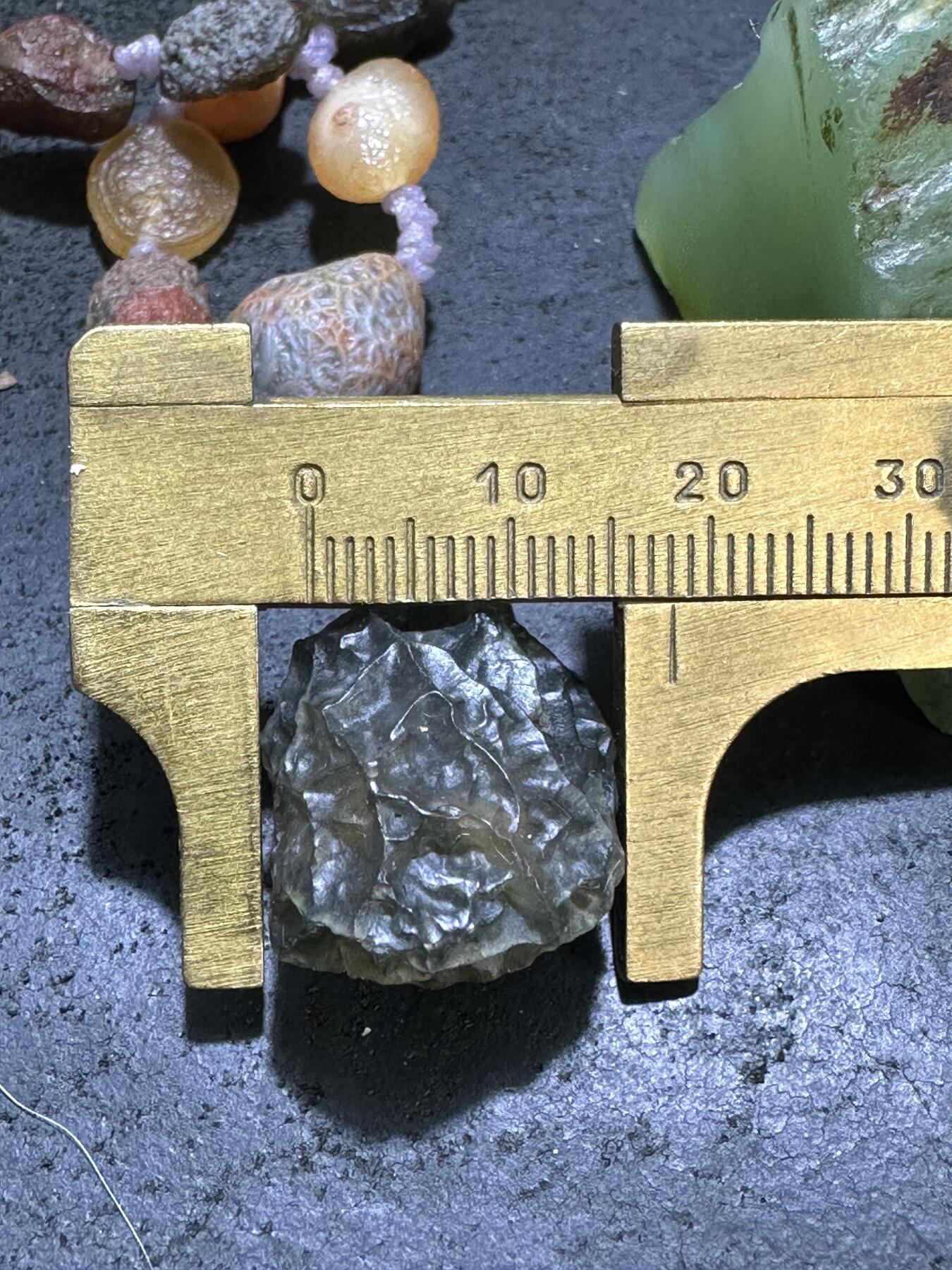 精美罕见天然阿拉善毛线团筋脉玛瑙项链一条。