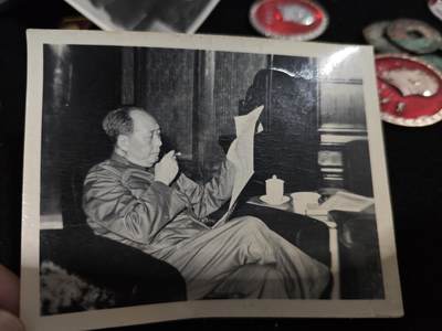 全场0起拍卖！8月17日，晚8:00，本周六，转发赚佣金 - 六十年代珍贵老照片，毛主席看报